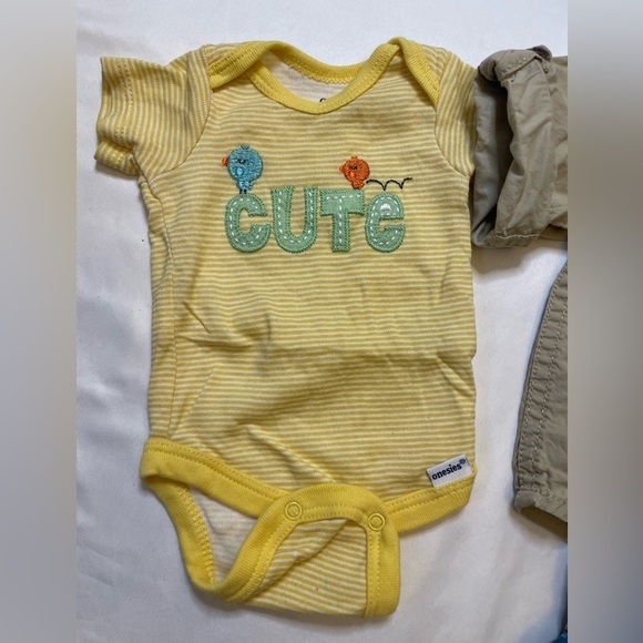 Boys set of 4 carters,Gerber, and children’s place size newborn-0-3M shirts pant - Picture 2 of 9